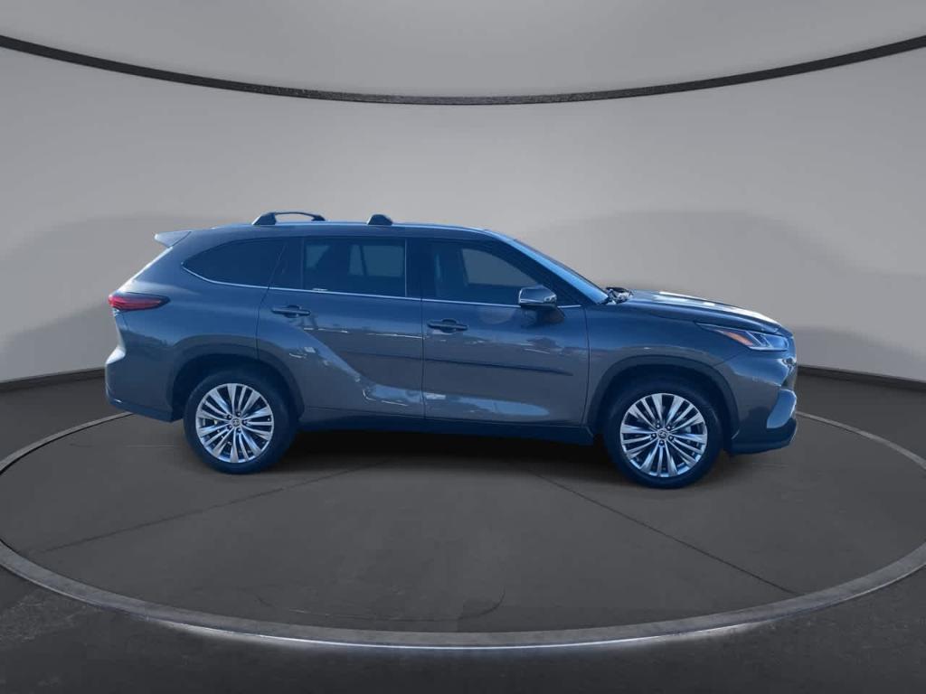 used 2023 Toyota Highlander car, priced at $38,882