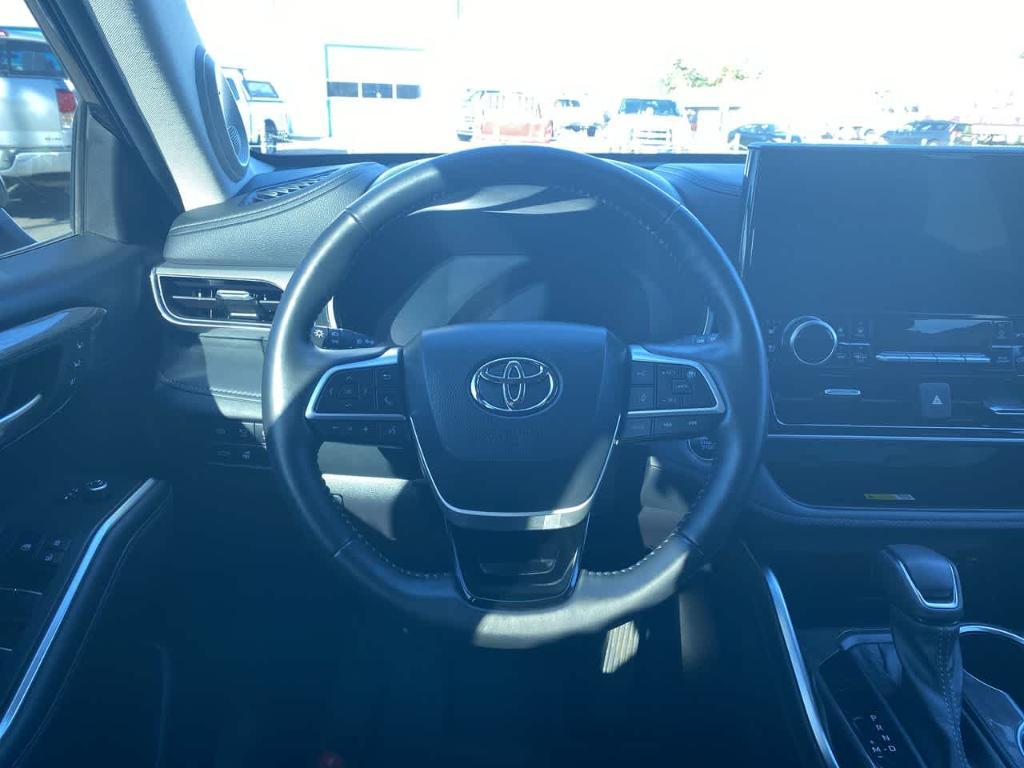 used 2023 Toyota Highlander car, priced at $38,882