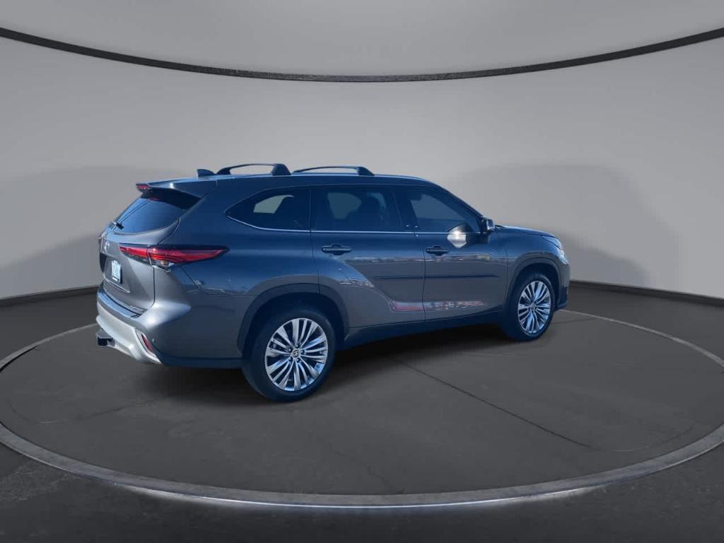 used 2023 Toyota Highlander car, priced at $38,882