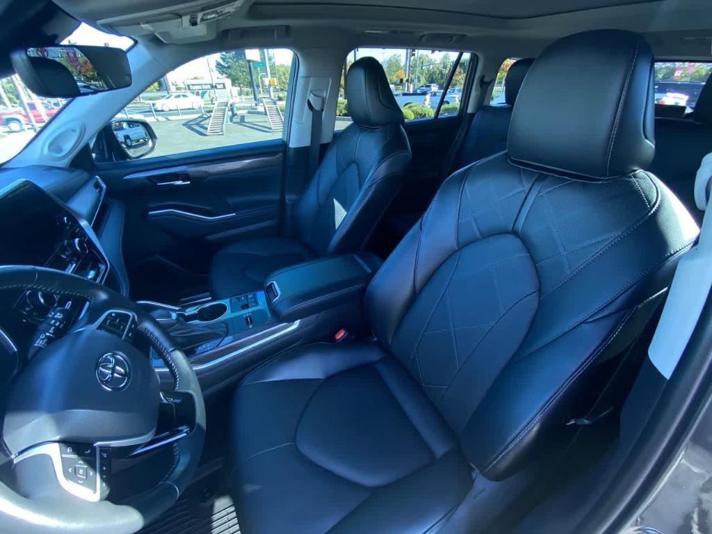 used 2023 Toyota Highlander car, priced at $38,882
