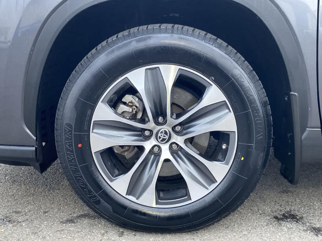 used 2022 Toyota Highlander car, priced at $37,862