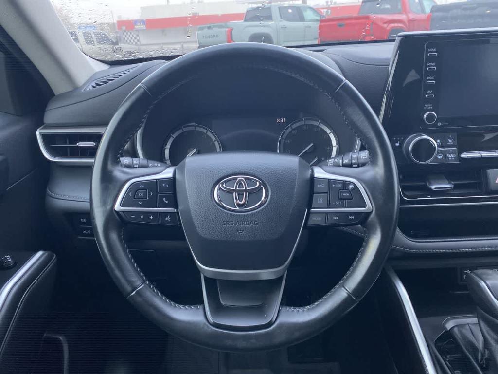 used 2022 Toyota Highlander car, priced at $37,862