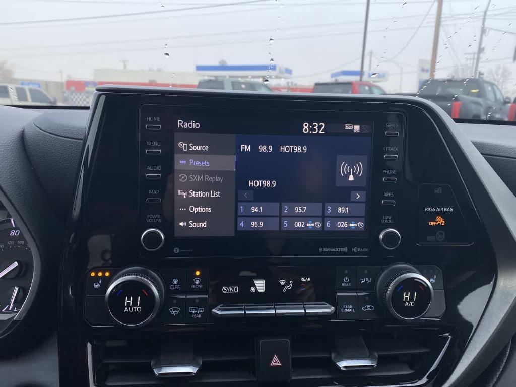 used 2022 Toyota Highlander car, priced at $37,862