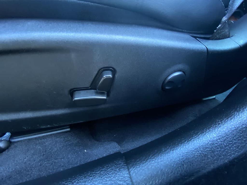 used 2022 Chrysler 300 car, priced at $19,884