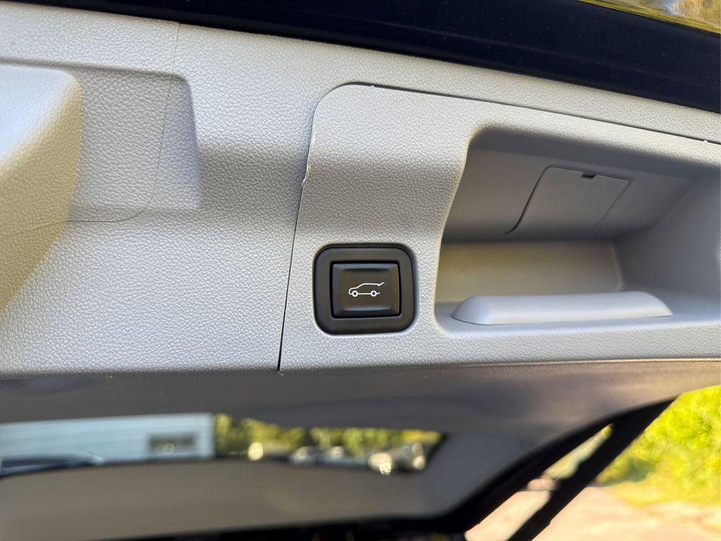 used 2023 GMC Acadia car, priced at $27,421