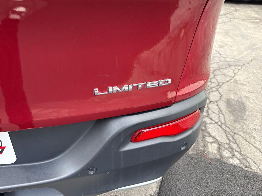 used 2015 Jeep Cherokee car, priced at $15,995