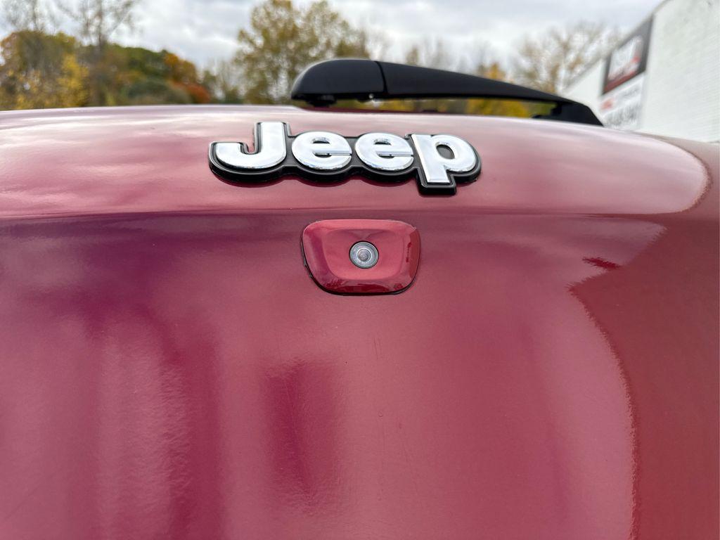 used 2015 Jeep Cherokee car, priced at $15,995