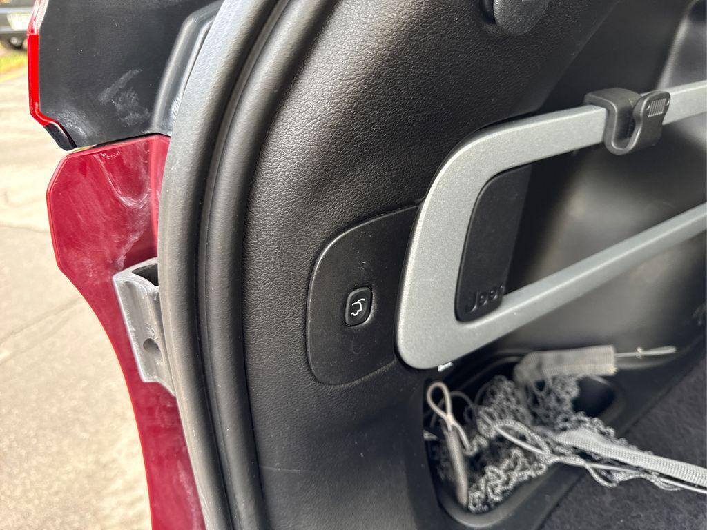 used 2015 Jeep Cherokee car, priced at $15,995