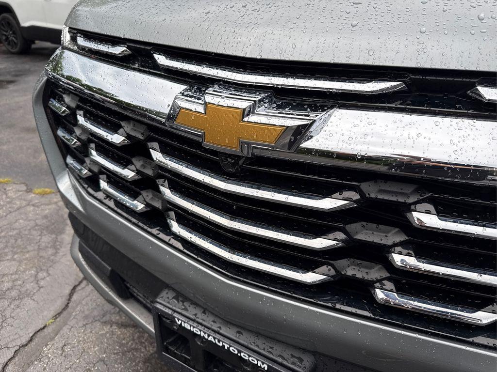 used 2025 Chevrolet Equinox car, priced at $29,290