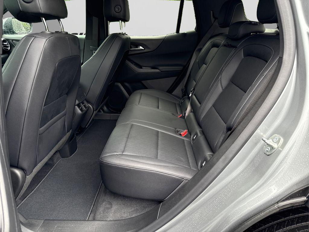 used 2025 Chevrolet Equinox car, priced at $29,290