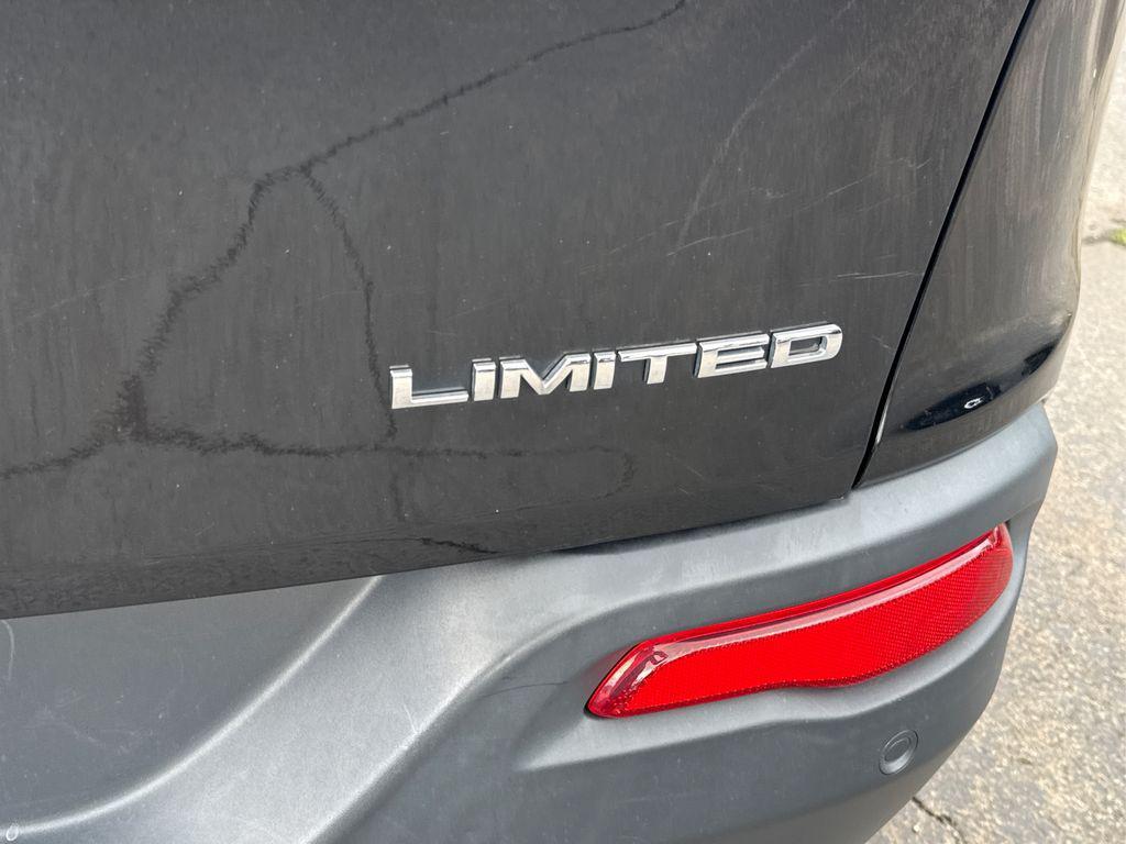 used 2018 Jeep Cherokee car, priced at $18,590