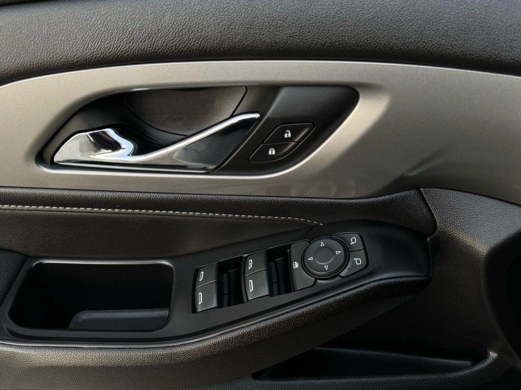 used 2022 Chevrolet Traverse car, priced at $22,995