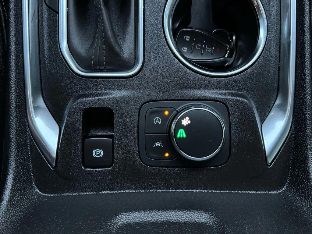 used 2022 Chevrolet Traverse car, priced at $22,995