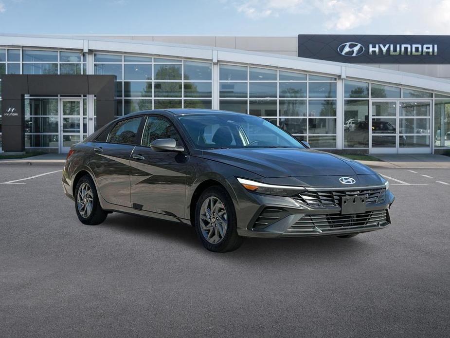 new 2025 Hyundai Elantra HEV car, priced at $24,899