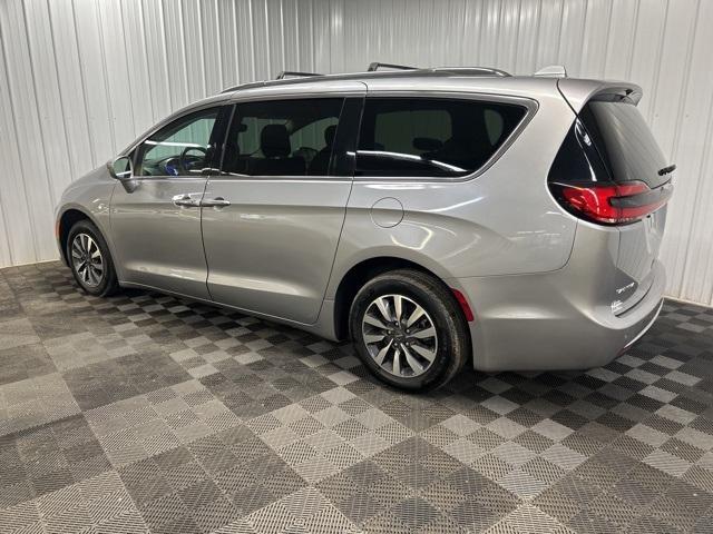 used 2021 Chrysler Pacifica car, priced at $23,999