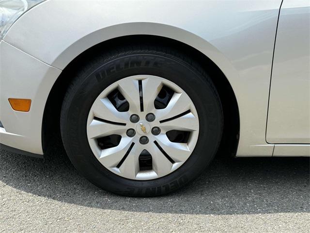 used 2014 Chevrolet Cruze car, priced at $4,500