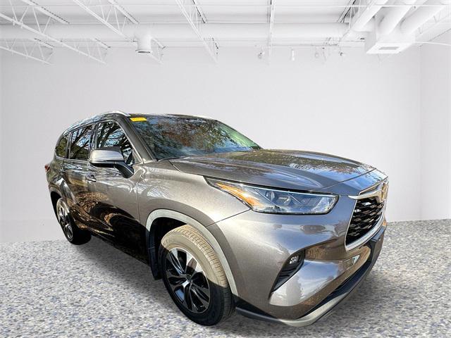 used 2022 Toyota Highlander car, priced at $37,000