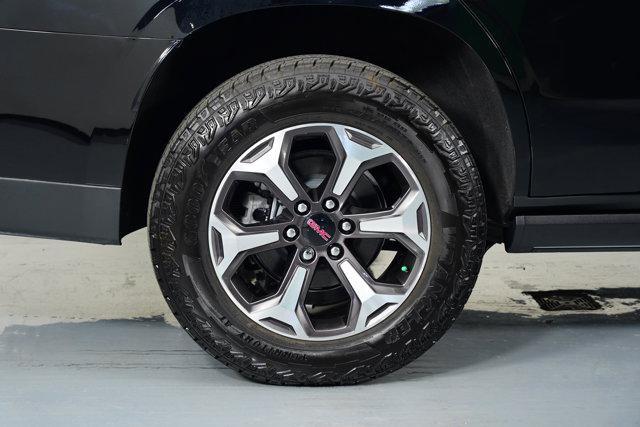 used 2025 GMC Yukon car, priced at $99,998