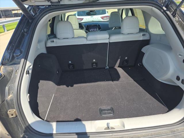 used 2022 Jeep Cherokee car, priced at $25,499