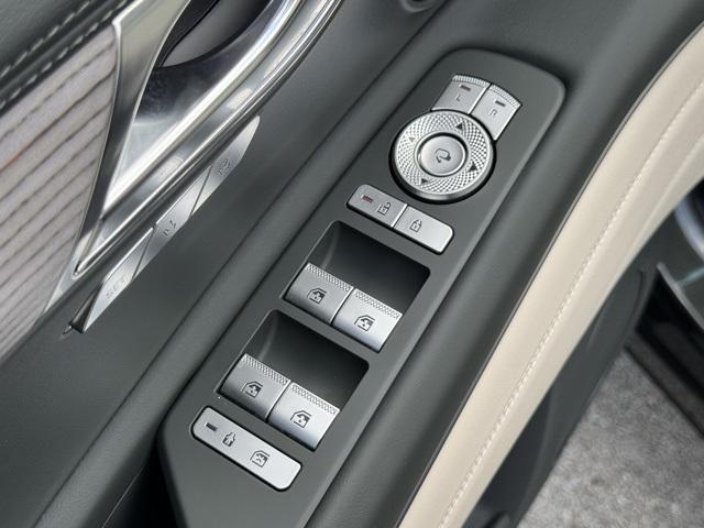 new 2025 Genesis GV80 car, priced at $69,205