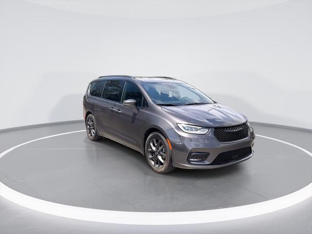 used 2021 Chrysler Pacifica car, priced at $26,299