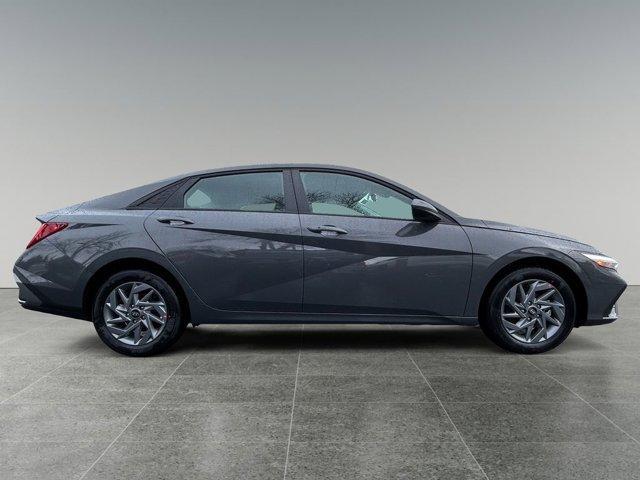 new 2025 Hyundai Elantra HEV car, priced at $25,776