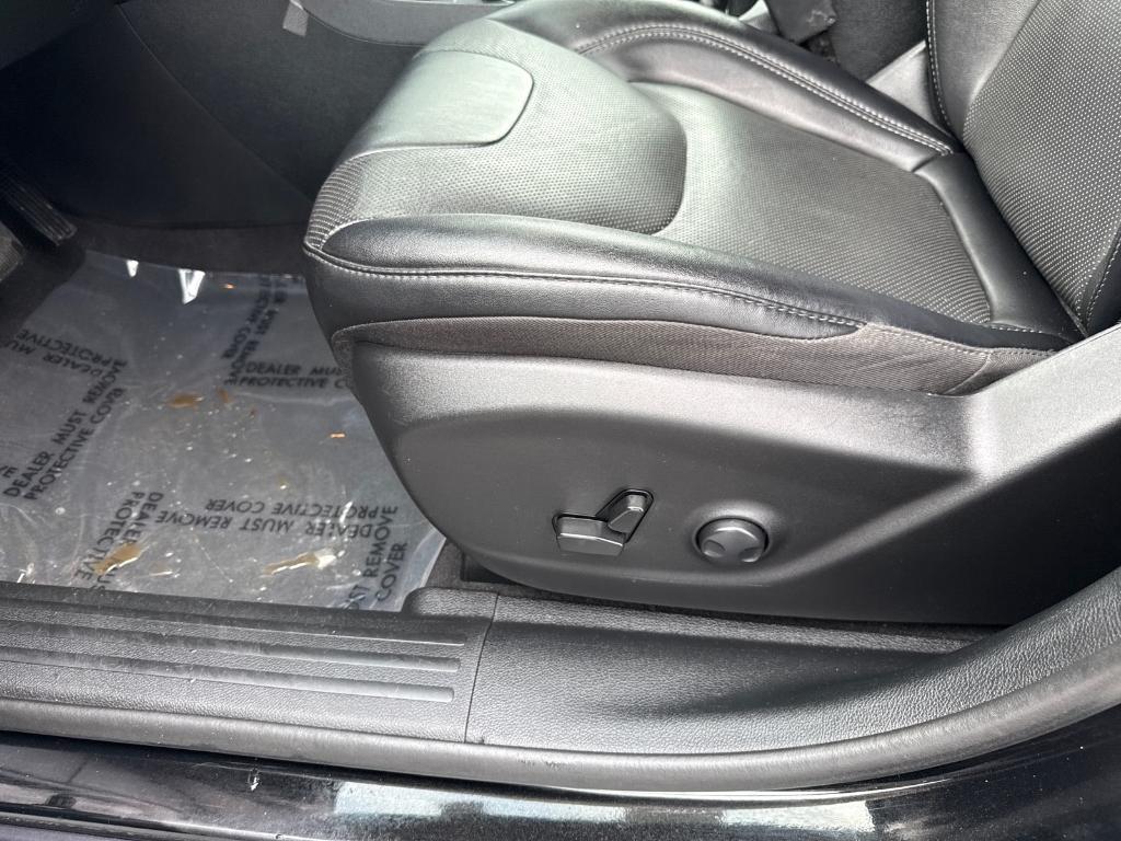 used 2023 Jeep Cherokee car, priced at $26,810