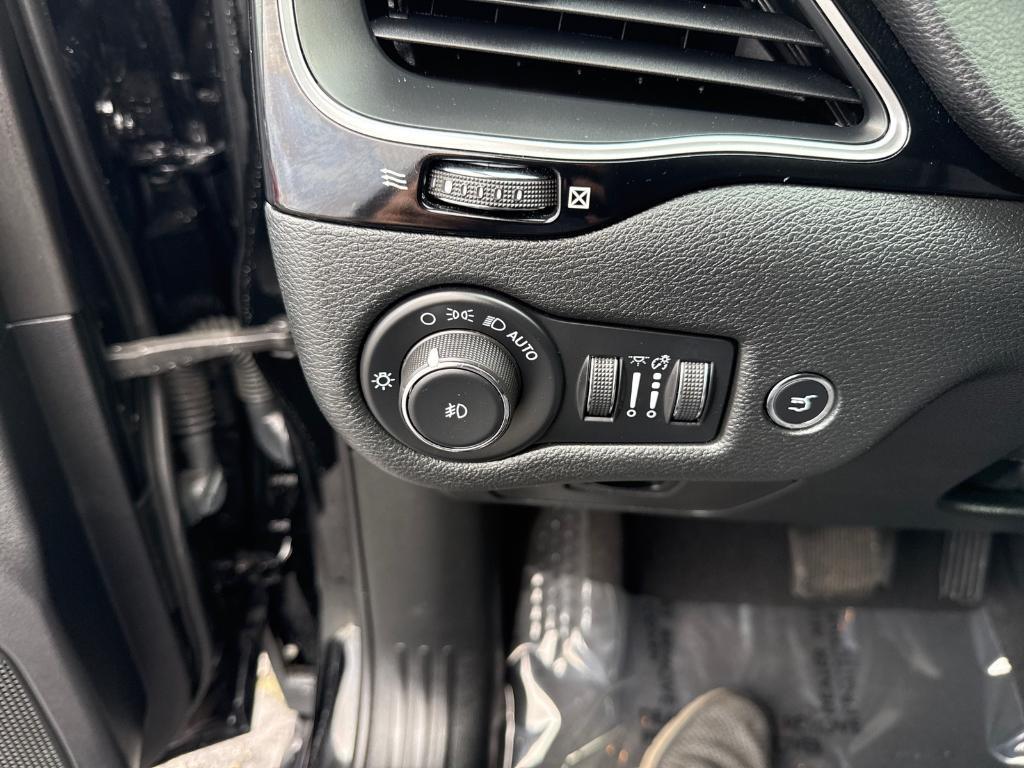 used 2023 Jeep Cherokee car, priced at $26,180
