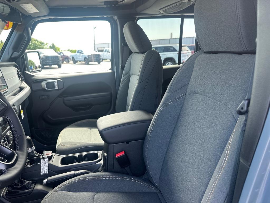 new 2025 Jeep Gladiator car, priced at $50,345