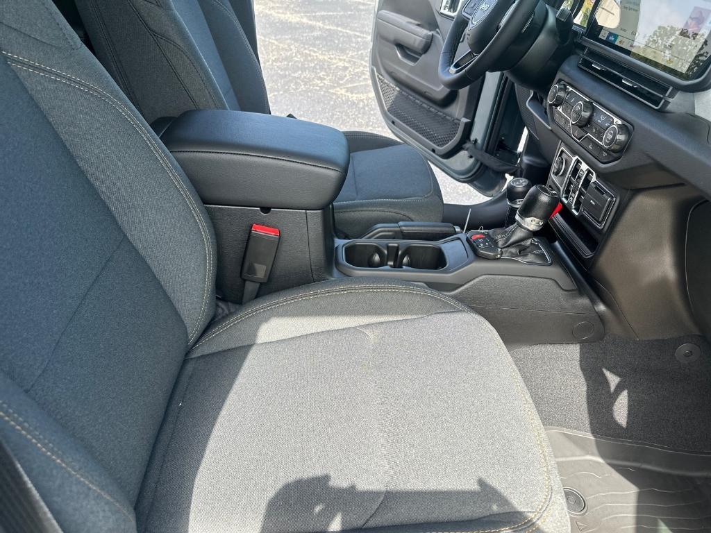 new 2025 Jeep Gladiator car, priced at $50,345