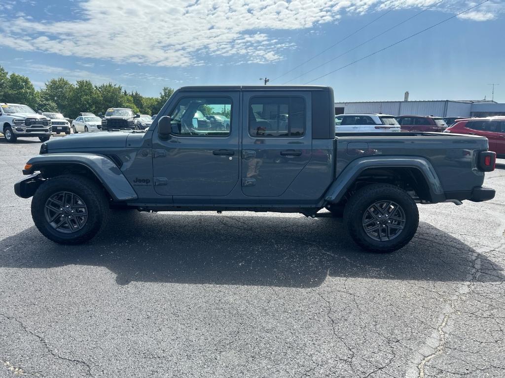 new 2025 Jeep Gladiator car, priced at $48,037