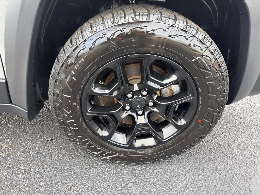 used 2019 Jeep Cherokee car, priced at $21,520