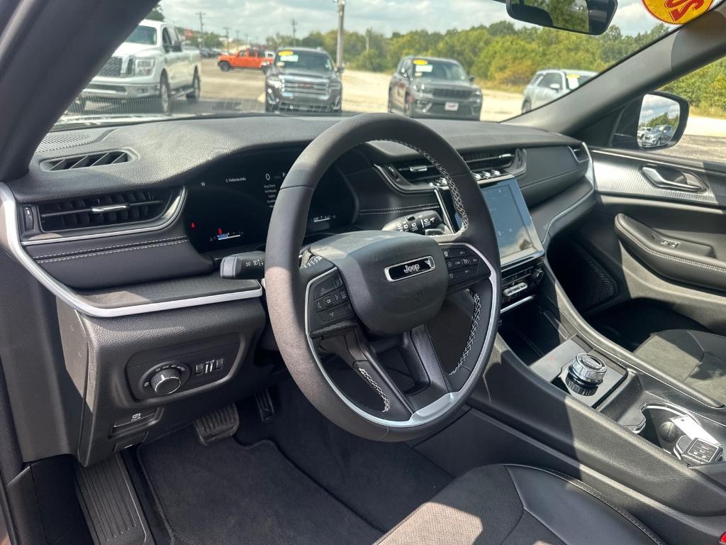 new 2025 Jeep Grand Cherokee car, priced at $47,098