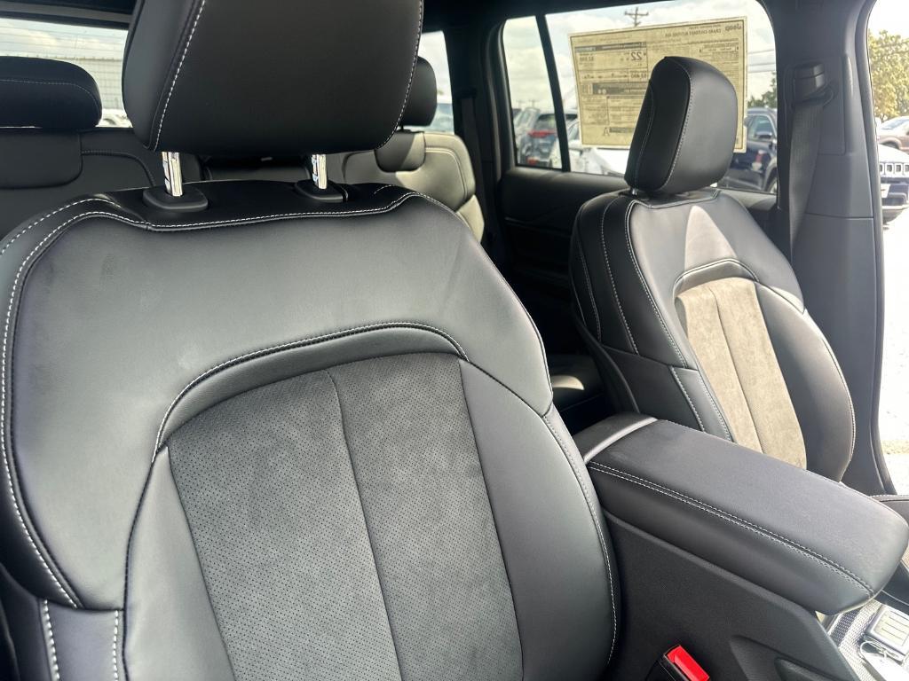 new 2025 Jeep Grand Cherokee car, priced at $47,098