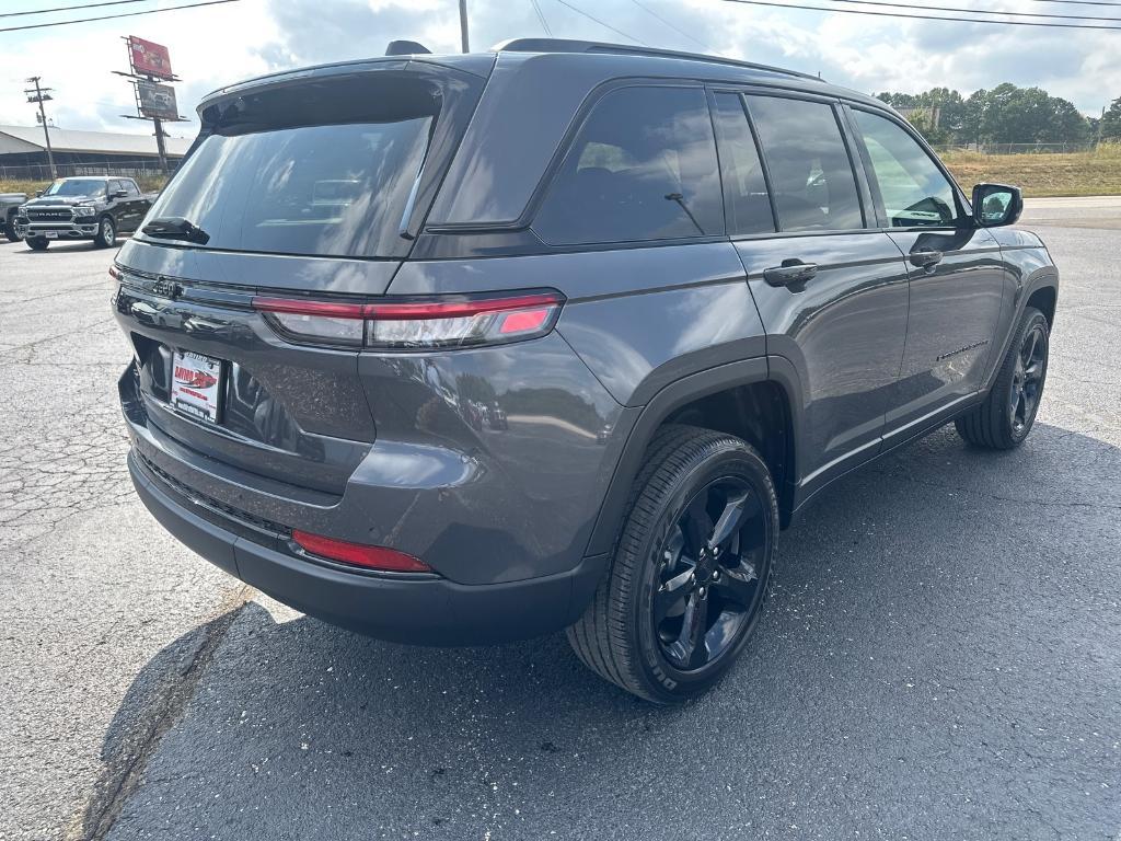 new 2025 Jeep Grand Cherokee car, priced at $47,098