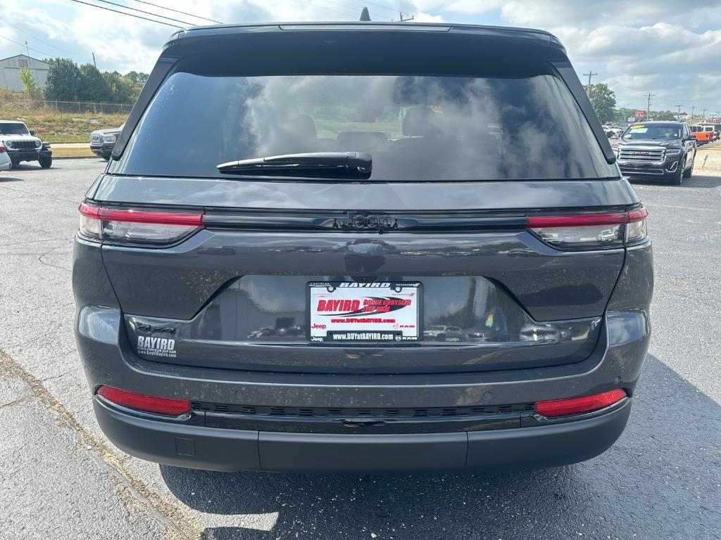 new 2025 Jeep Grand Cherokee car, priced at $47,098