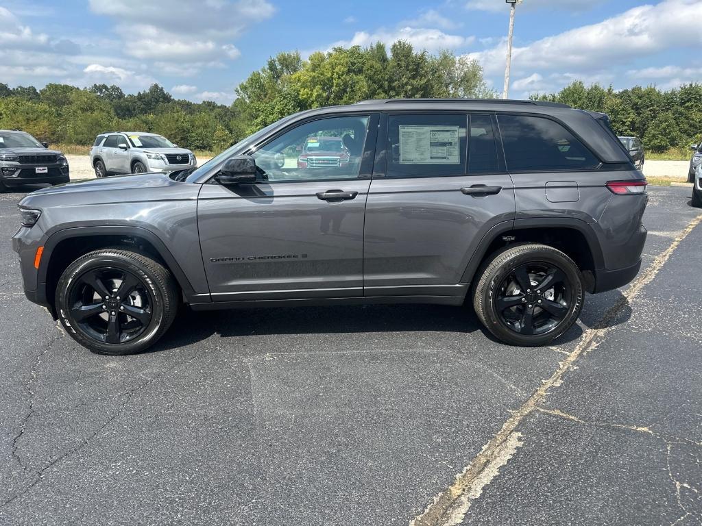 new 2025 Jeep Grand Cherokee car, priced at $47,098