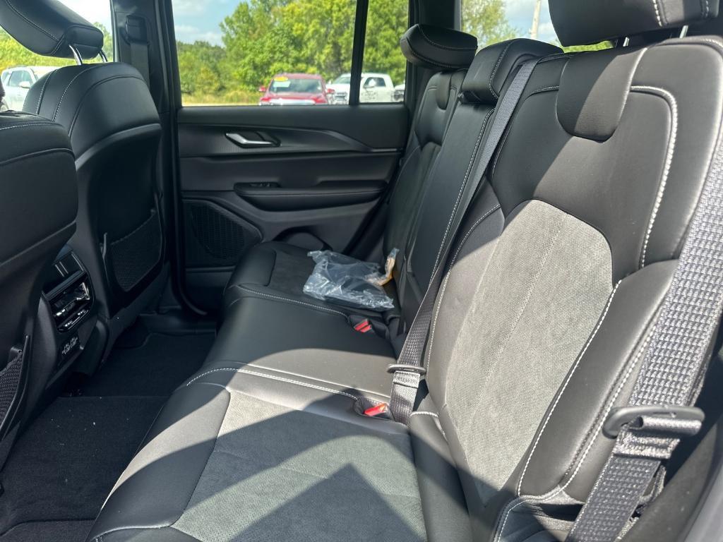 new 2025 Jeep Grand Cherokee car, priced at $47,098