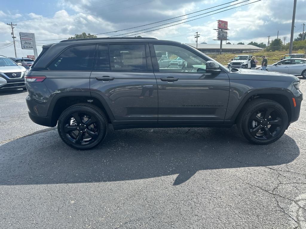 new 2025 Jeep Grand Cherokee car, priced at $47,098