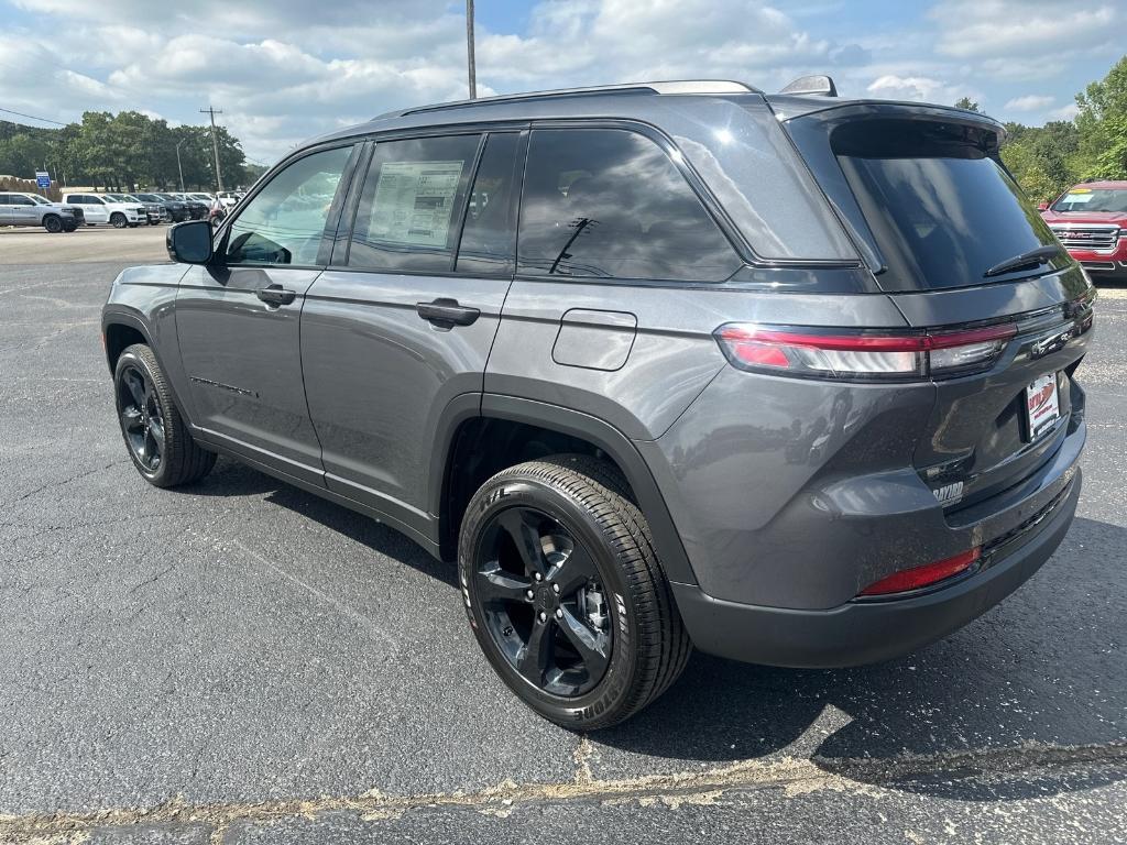 new 2025 Jeep Grand Cherokee car, priced at $47,098