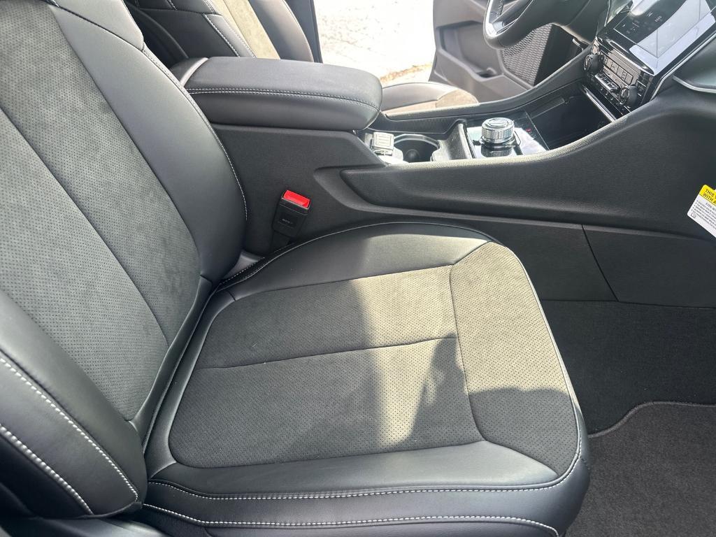 new 2025 Jeep Grand Cherokee car, priced at $47,098