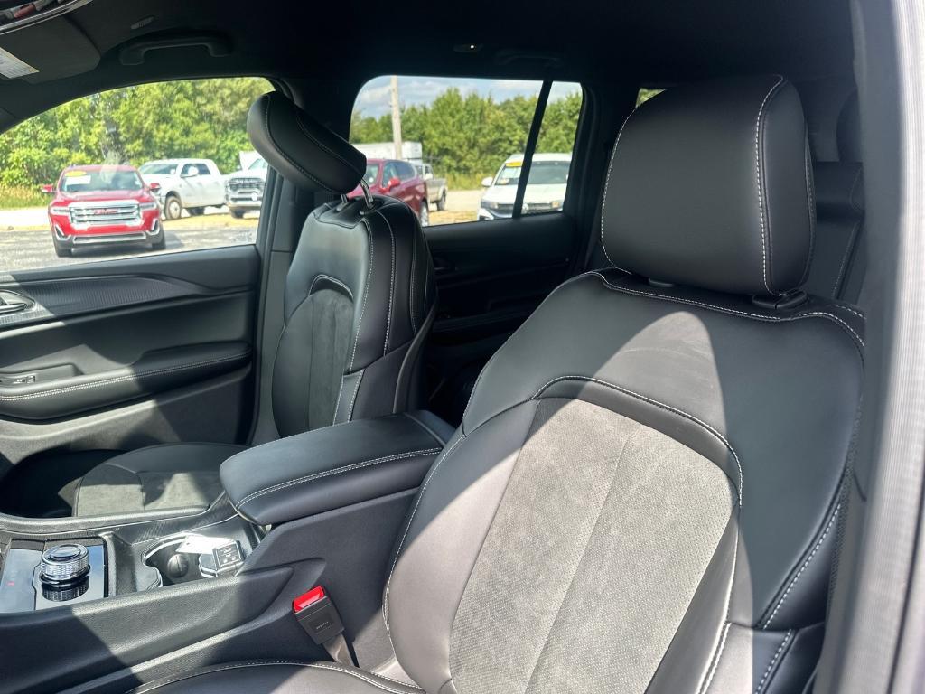 new 2025 Jeep Grand Cherokee car, priced at $47,098