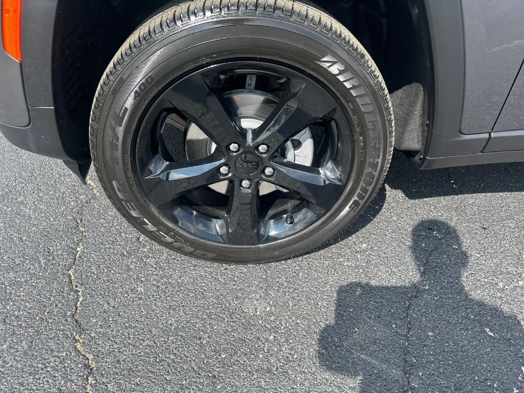 new 2025 Jeep Grand Cherokee car, priced at $47,098