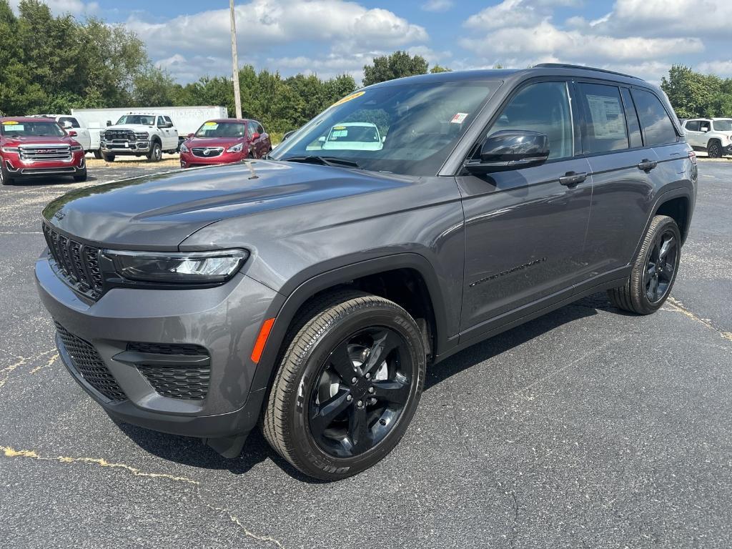 new 2025 Jeep Grand Cherokee car, priced at $47,098
