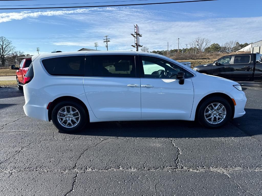 new 2025 Chrysler Pacifica car, priced at $42,748