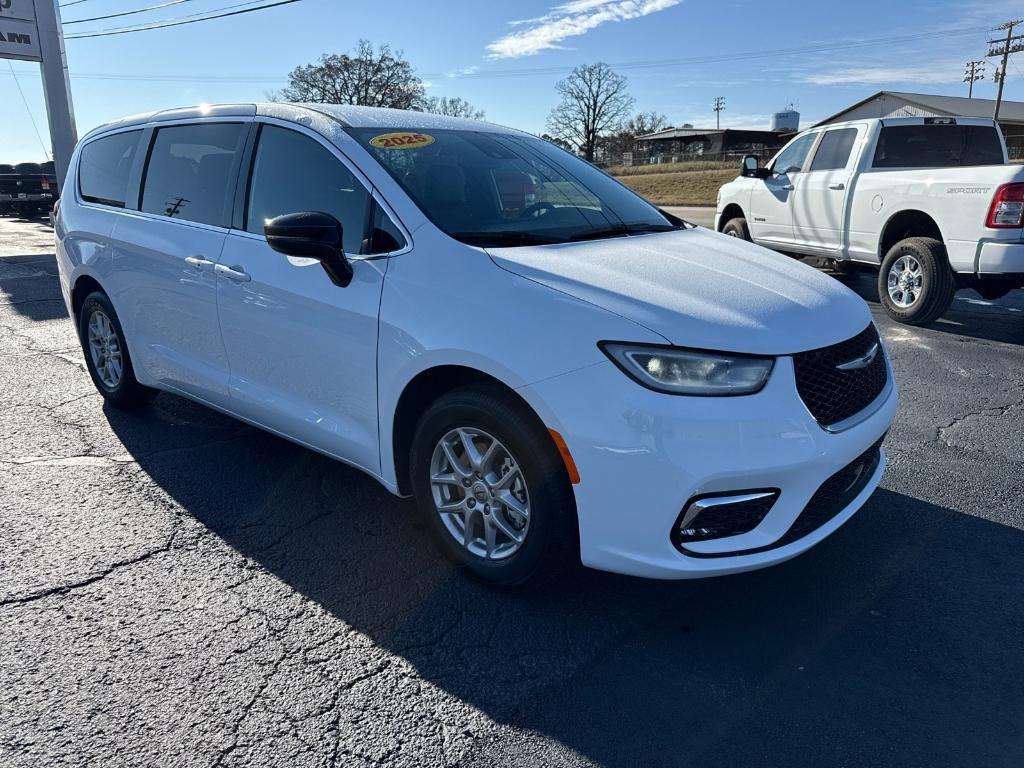 new 2025 Chrysler Pacifica car, priced at $42,748