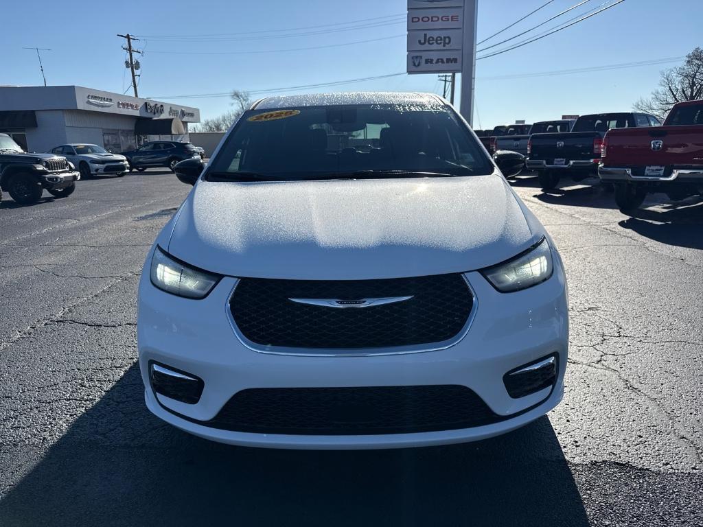 new 2025 Chrysler Pacifica car, priced at $42,748