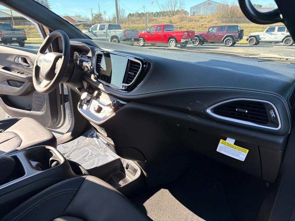 new 2026 Chrysler Pacifica car, priced at $48,778
