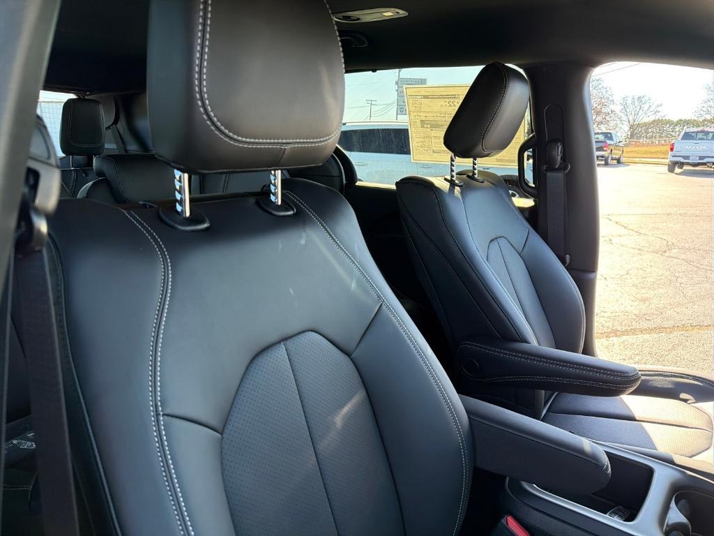 new 2026 Chrysler Pacifica car, priced at $48,778