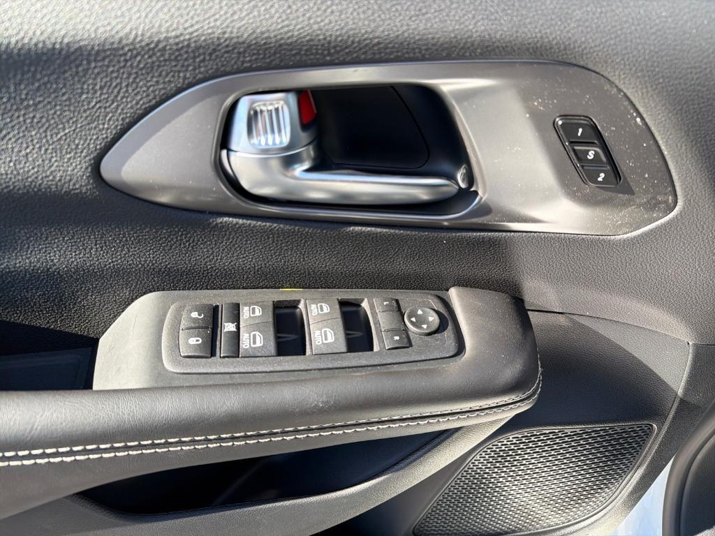 new 2026 Chrysler Pacifica car, priced at $48,778